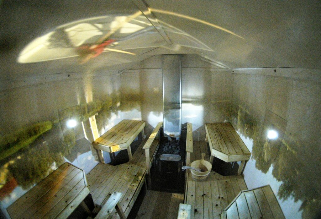 Sauna Obscura on kelluva taidesauna Loviisassa.